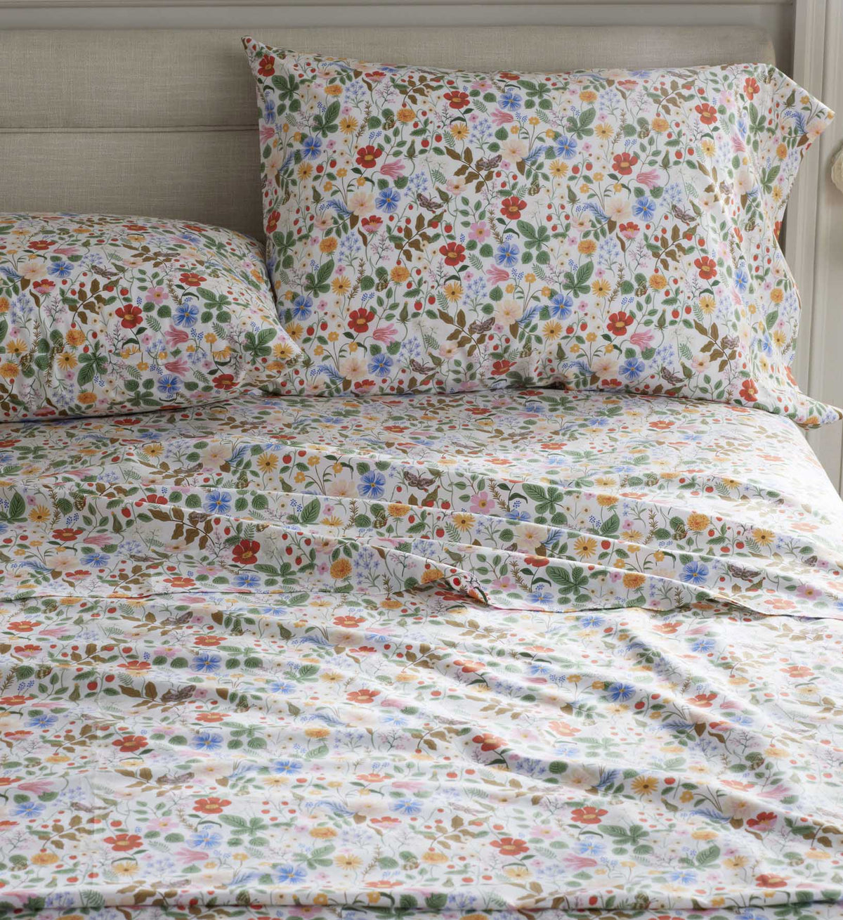 FernPaperCo™ - Percale Fitted Sheet - Strawberry Fields White
